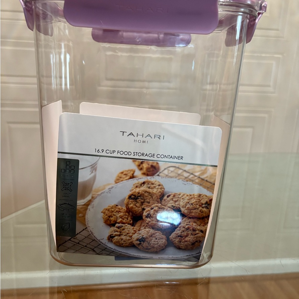 New Tahari Food Storage Container, 16.9-Cup Stackable Space Saving Snap Lid - Picture 7 of 7